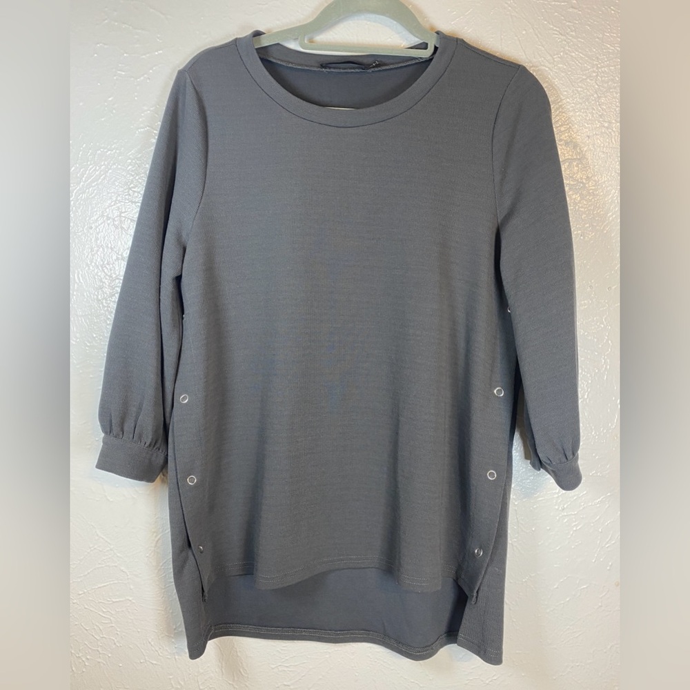 Doe & Rae Size Small Grey top Button Sides Oversized 3/4 Sleeve
